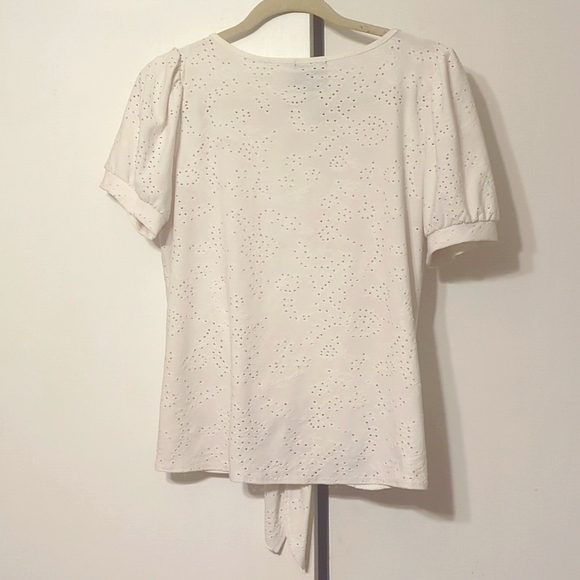 Floral white tshirts with tie in front - Picture 5 of 6